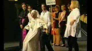 Moustakas - papas (epitheorisi)