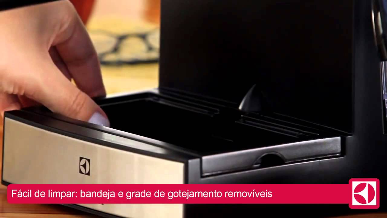 Cafeteira Espresso Manual Electrolux Chef EMC10 - YouTube