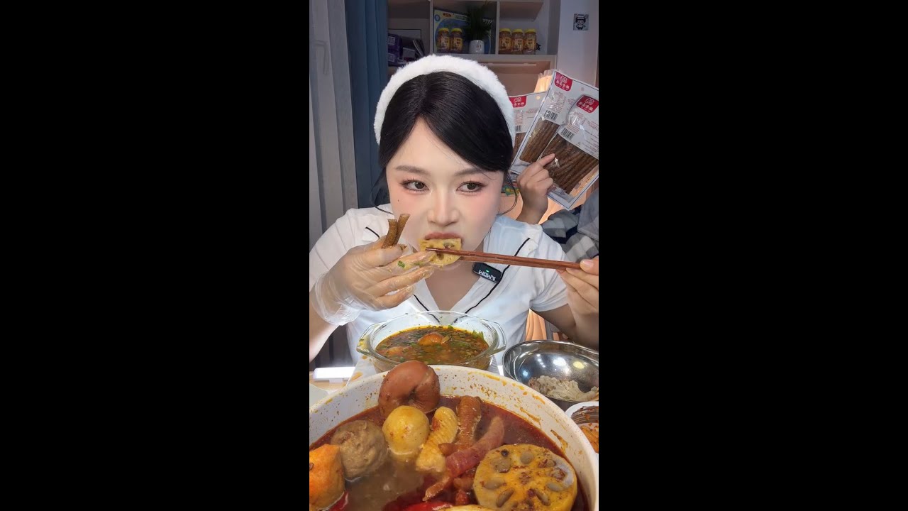 🔴 LIVE: Warm Eat & Chat Vibes with a Chinese Girl | Gentle ASMR Eating & Cozy Mukbang Moments