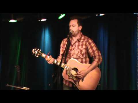 Chasing Grace - "Cue The Rain" Acoustic solo perfo...