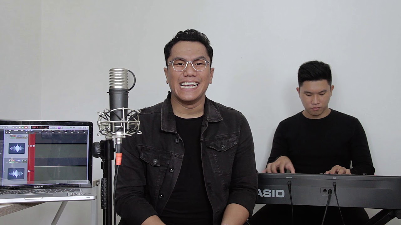 Daniel Ferro Live Cover Mengejar HadirMu ft. Farrellius - YouTube