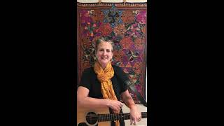 Janie Respitz Sings The Yiddish Song Leyg Ikh Mir In Bet Arayn