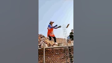 Building a house bricks to share the process of transportation - a good way to increase efficiency