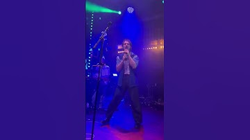 Okay diva we see you #jamesmarriott #livemusic