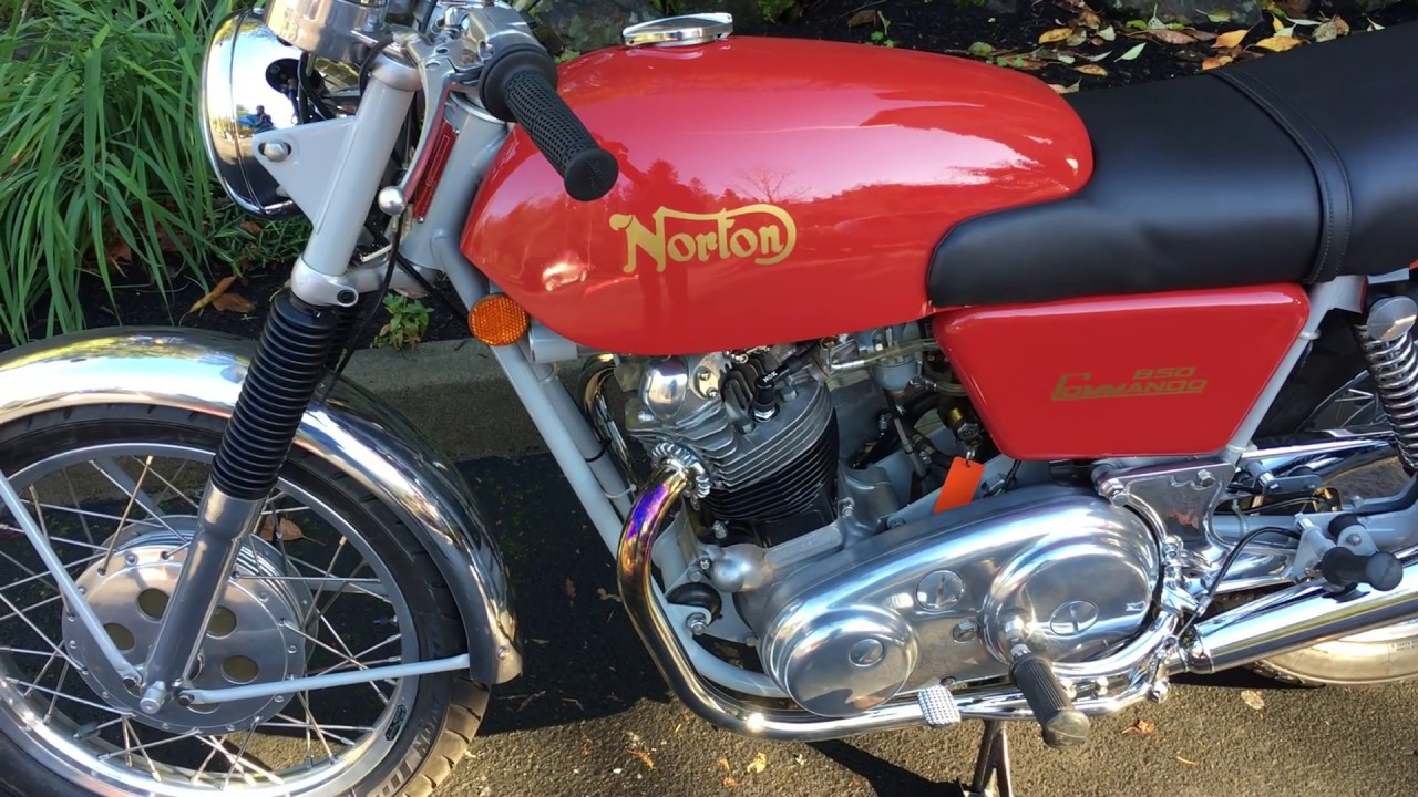 1972 Norton Fastback. LV17, F68.