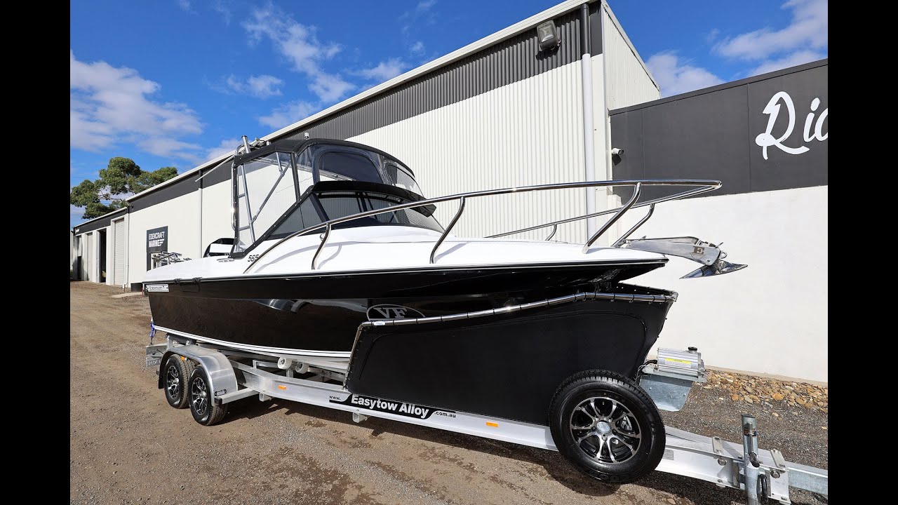 Our Special Guest James from Mandurah Outboards takes us through Paul & Adam's Edencraft 565