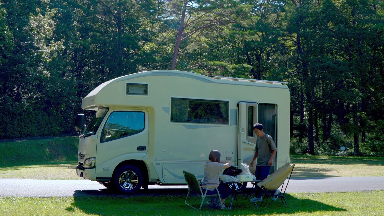 [Субтитры] Автомобильный кемпинг в неисследованном районе в глубине леса
