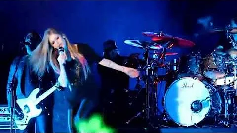 Avril Lavigne - Black Star Tour in Guangzhou, China - Sk8er Boi