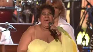 Aretha Franklin sings The old landmark at Grammy Awards 2008