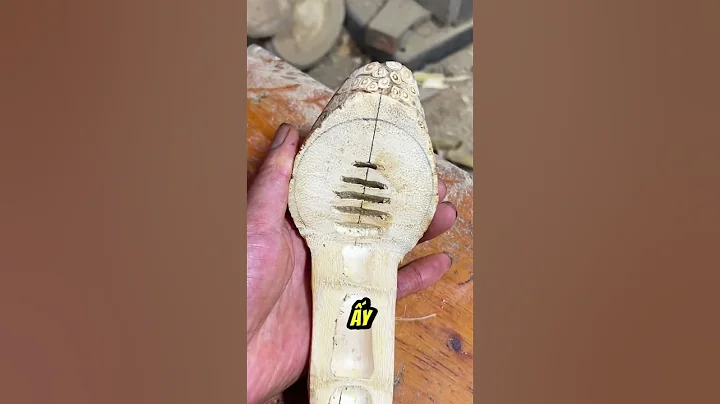 Anh biến rễ tre thành những chiếc thìa tuyệt đẹp  #shorts