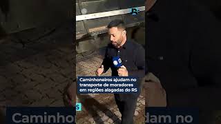 Caminhoneiros ajudam no transporte de moradores em regiões alagadas do Rio Grande do Sul #shorts