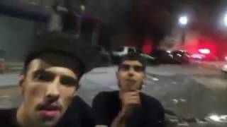 MC apanha dá 
Policia Rimando Ao Vivo - MV & Máfia ... Salve Caraiooo !!! Eaeh Tio...