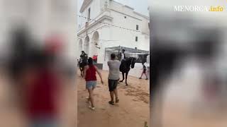 Les festes de Sant Lluís s'aturen de cop per la forta tormenta