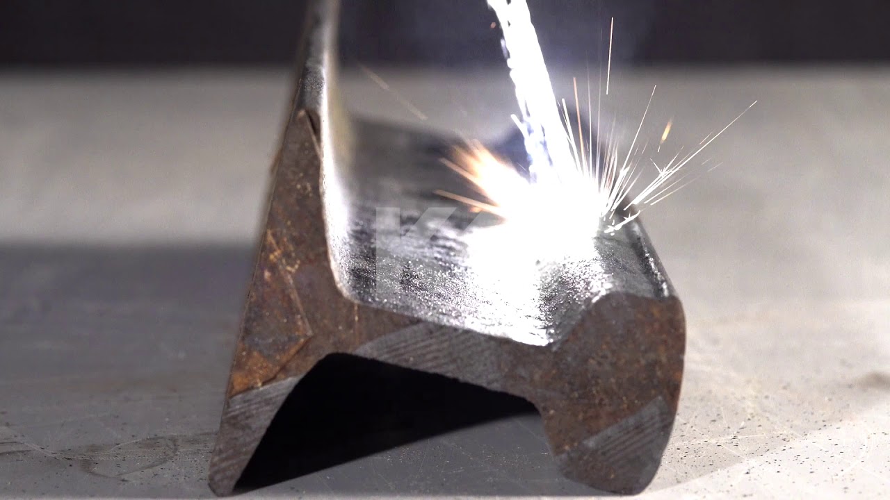 Лазерная зачистка краёв перед сваркой от ржавчины и окалины - YouTube