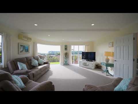 SOLD - 20 Clansman Terrace, Gulf Harbour - Debbie Donovan and Lucille de Abreu