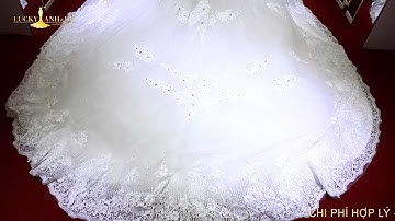 Váy cưới trắng đuôi dài lộng lẫy | Chụp Ảnh Cưới Chuyên Nghiệp Tại HCM