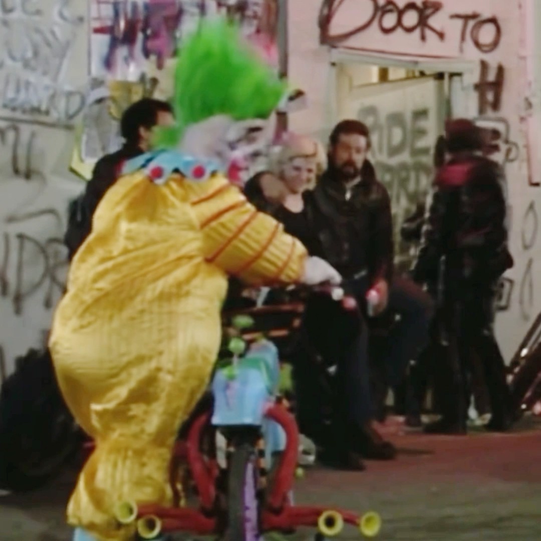 ELE QUEBROU A BICICLETA DO PALHAÇO  BIZARRO E SE ARREPENDEU #shorts