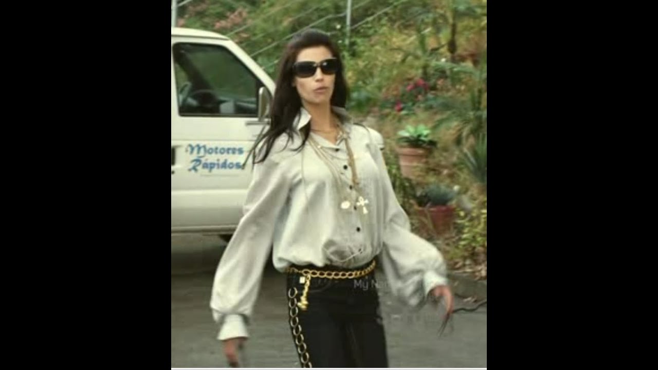 Catfight with a Vampire Girl who is easily defeated by the heroine