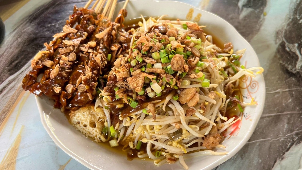 SENTRA LONTONG BALAP DEPAN BIOSKOP GARUDA SURABAYA