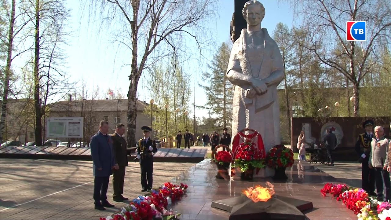 В Серове в честь Дня Победы возложили цветы на мемориалах