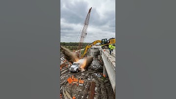 Seconds Before It Slips:Rigging Loses Control #EngineeringSafety #ConstructionSafety #HeavyMachinery