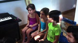 Video thumbnail of "practica del coro infantil divertiarte canción pescadito de plata"