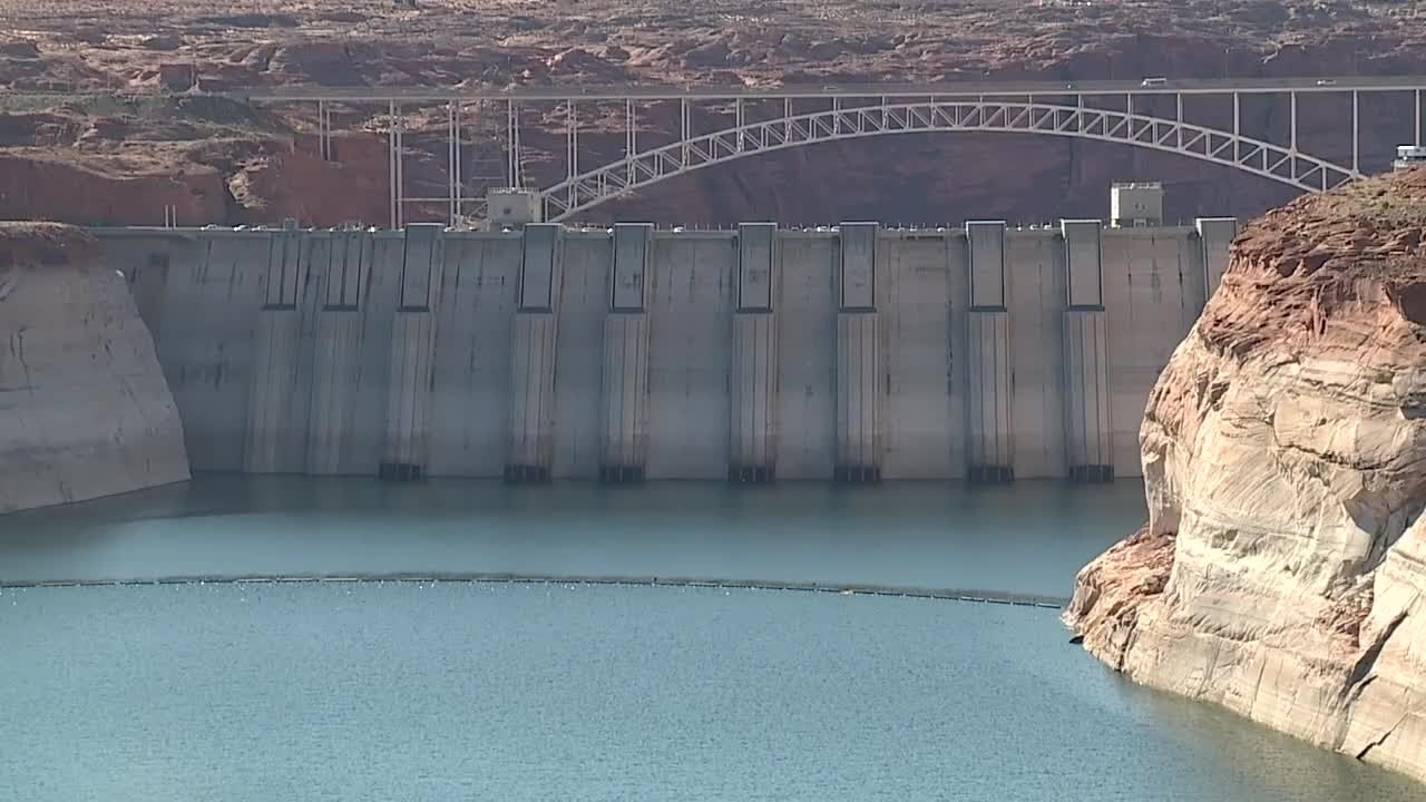 Phoenix negotiates water deal in exchange for federal funding