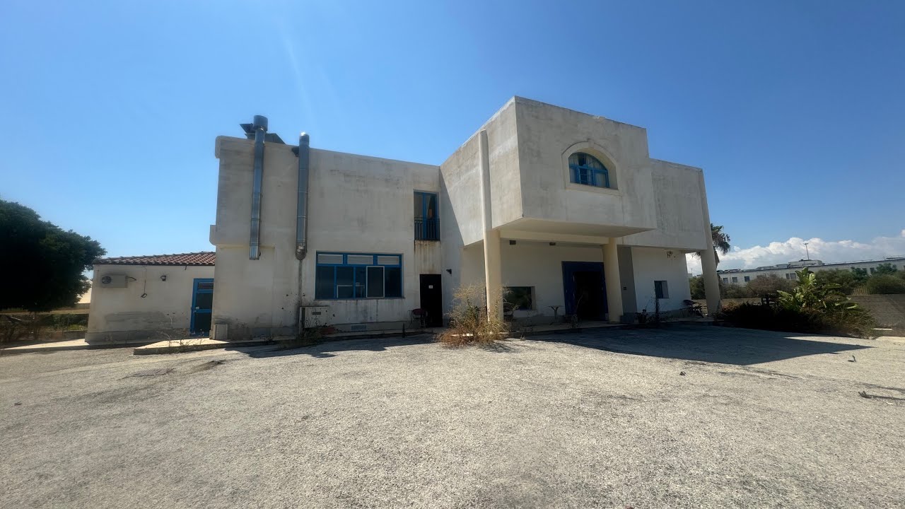 HOTEL ABBANDONATO NUOVO CON RISTORANTE PALESTRA E PISCINA 