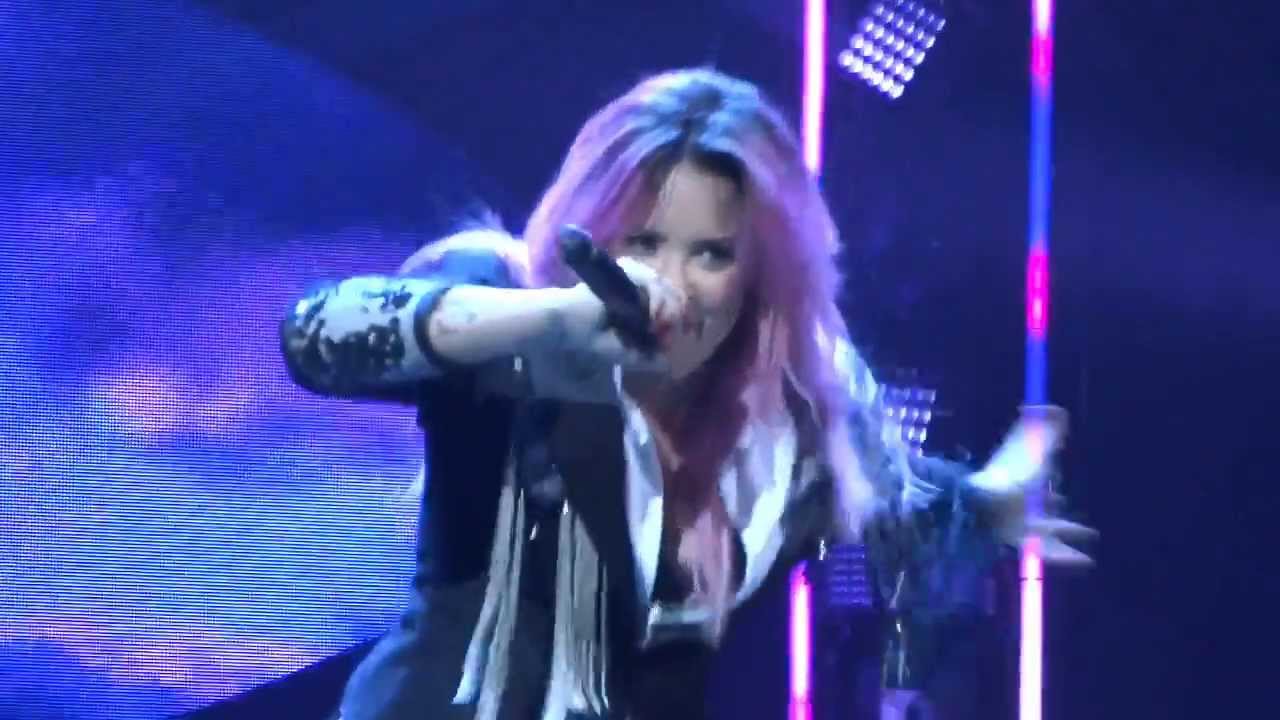 Demi Lovato HD - Two Pieces - San Jose - February 11, 2014