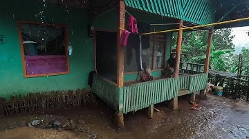 Hujan Deras Mengguyur Kampung Yang Tenang, Sejuk & Nyaman Hidup Di desa. Suasana Pedesaan Sunda