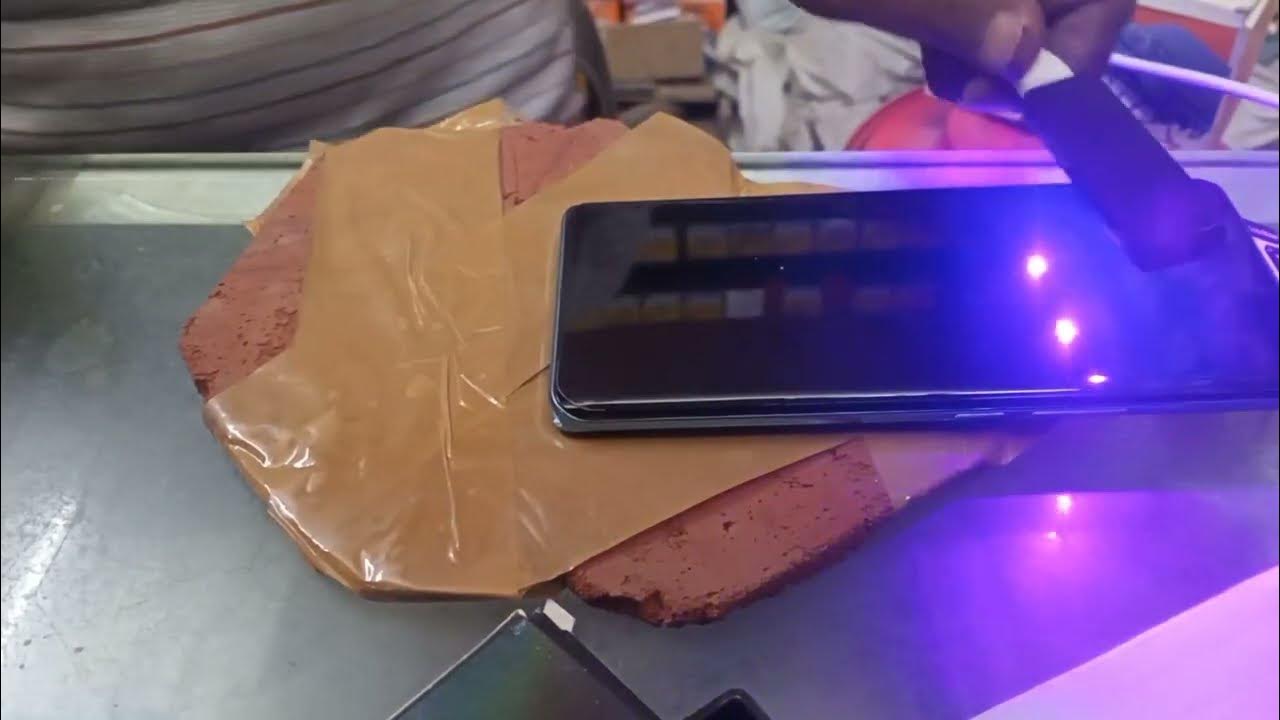 Curve display Wale mobile me UV Tempered Glass Kaise Lagaye Full