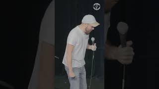 Frau stört show - bereut es sofort!