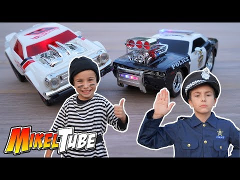 Persecución Policía y Ladrón con los coches Hot Wheels RC