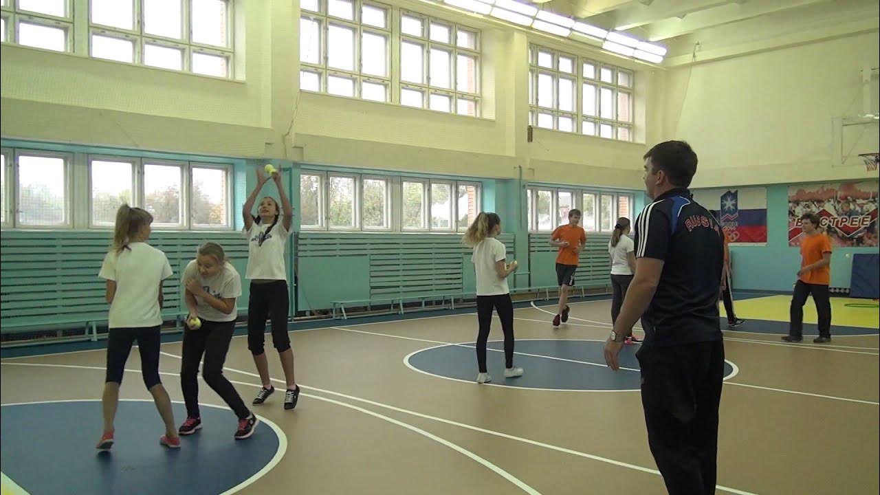 Учебник фгос физра 5 класс. Восьмёрка движения физккльтура. Урок физкультуры в школе. Урок физической культуры. Физкультура 8 вид.