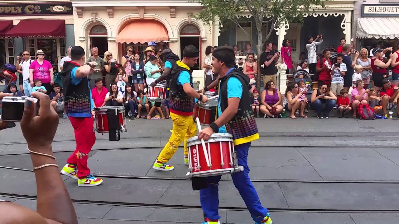 Disney Parade Drumline - YouTube