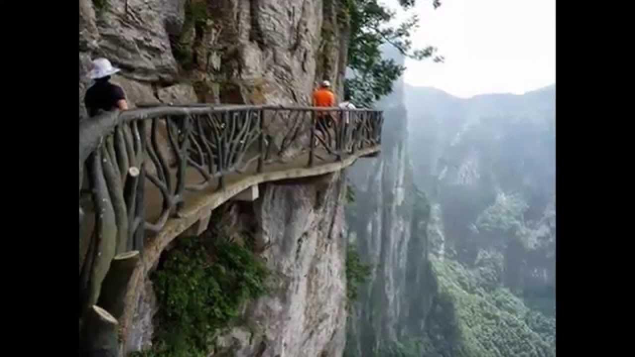 Тропа на скале. Горная тропа Хуашань. Лестница горы Хуаншань. Стеклянный мост Чжанцзяцзе. Хуашань тропа смерти.