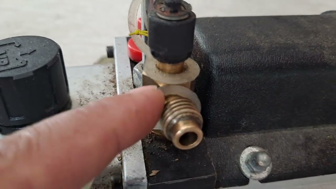 a/c prende pero no enfria y porque hay vacio en los manometros con el compresor prendido. parte#1