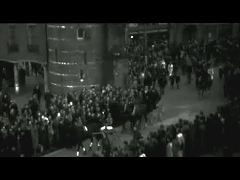 1947: Paardenparade door de straten van Amsterdam - oude filmbeelden