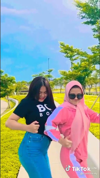 BAJU HITAM VS JILBAB MERAH | ADA LAWAN?? 😁😂