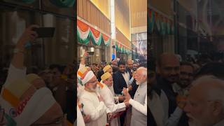 Indian community warmly welcome PM Modi upon his arrival in Dubai | World Climate Action Summit