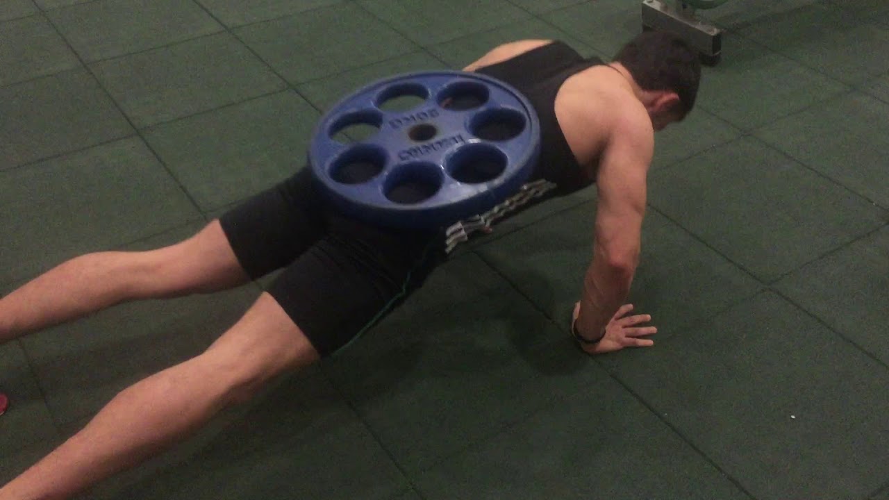 отжимания от пола с весом 20кг