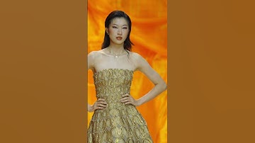 Thiết kế váy xoè cúp ngực với họa tiết Champa nổi bật trong BST Golden Heritage