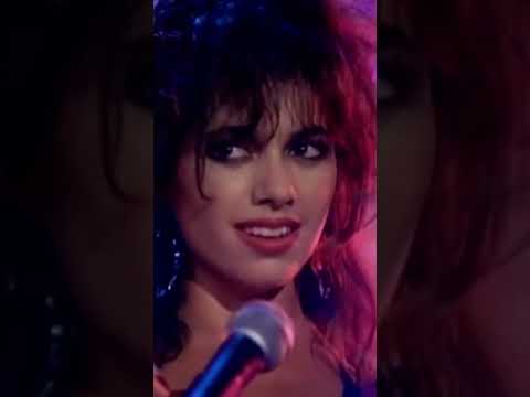 Video: Susanna Hoffs Čistá hodnota: Wiki, ženatý, rodina, svatba, plat, sourozenci