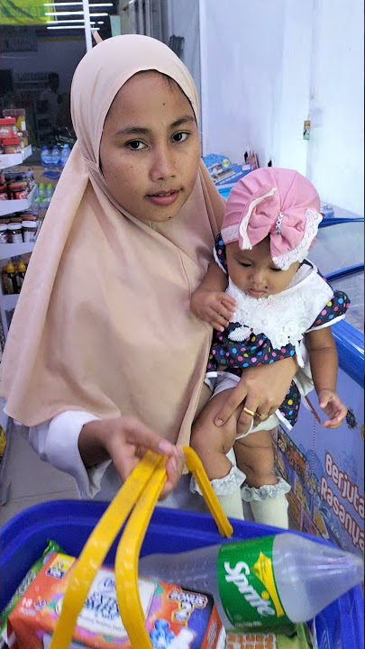 Nabila Bayi Lucu Belanja Di Indomaret..