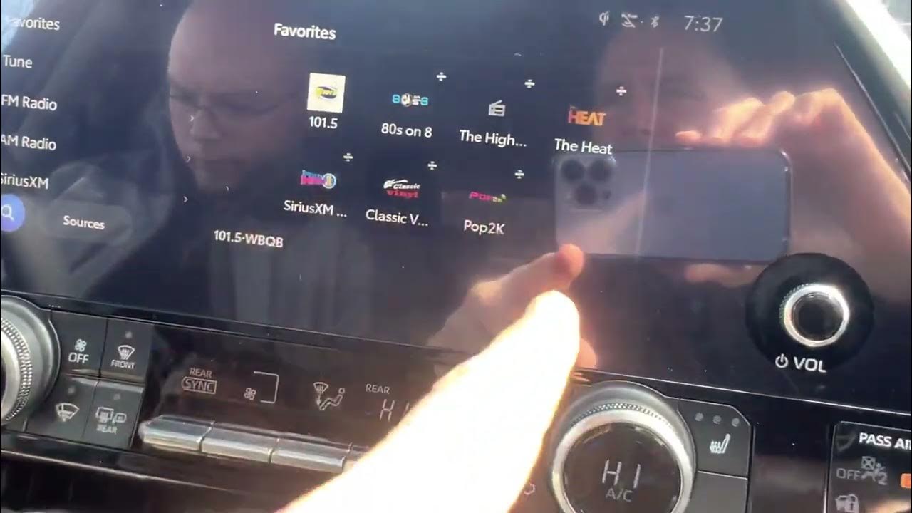 Tips and tricks in the new Toyota: tune your radio the easy way - YouTube