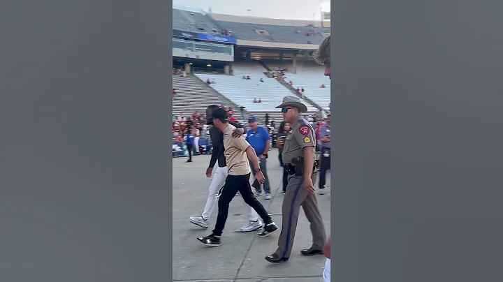 Arch Manning exits the Cotton Bowl with the HORNS UP! #texas #football #breakingnews #highlights