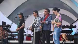 NGGAK SOPANNYA IIS DAHLIA DENGAN JEANS-NYA