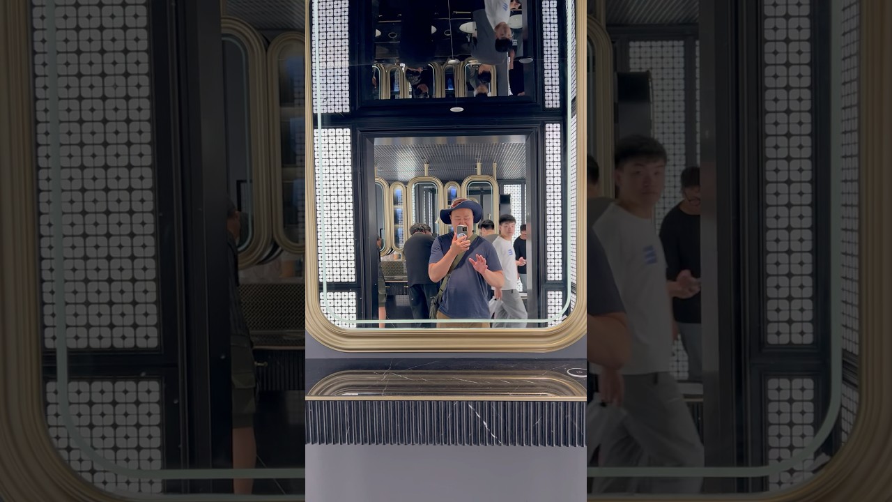 Luxury toilets. Deji plaza Nanjing. Level 2