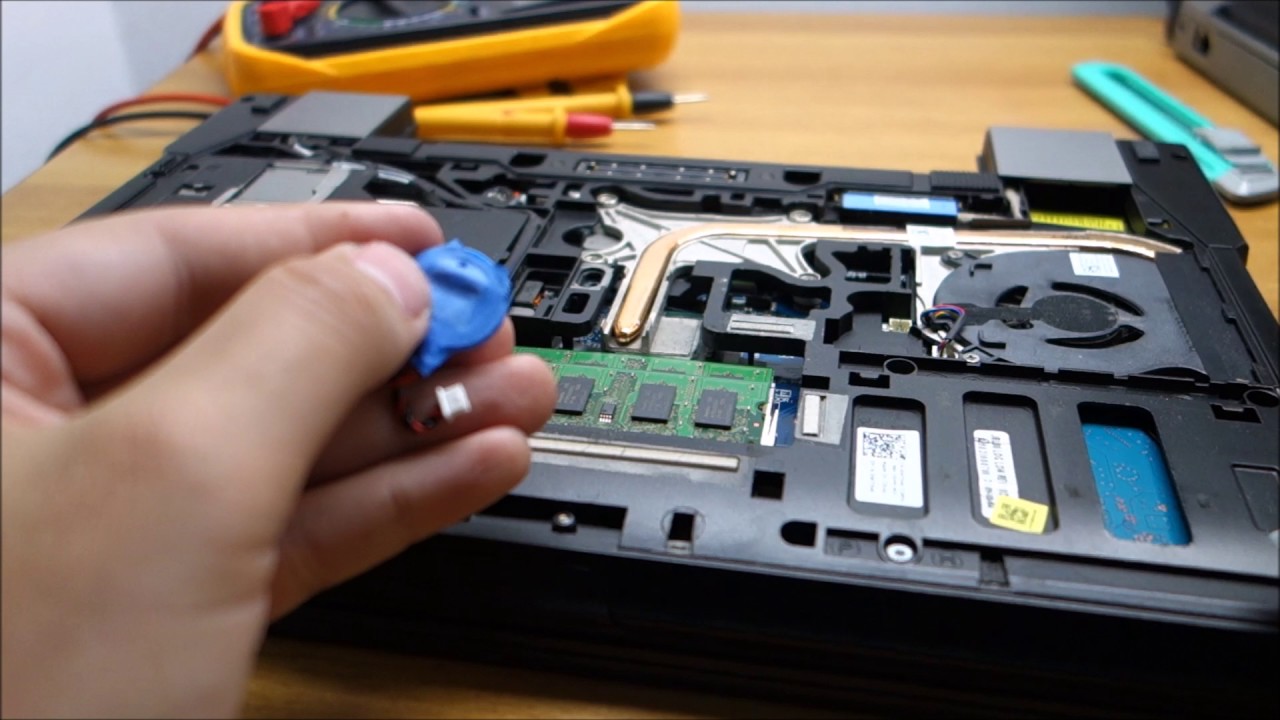 How to replace laptop BIOS battery with a standard PC battery - YouTube