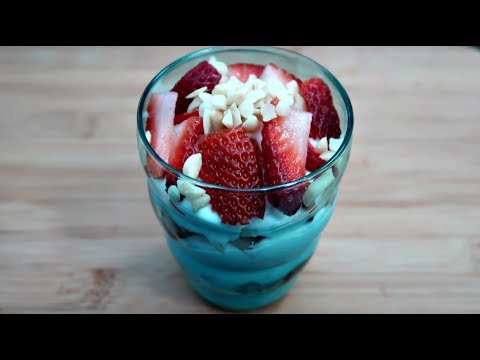 Keto Yogurt Parfait Recipe + How To Choose Low Carb Yogurt + Toppings